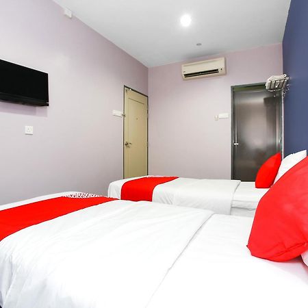Oyo 89332 De Hotel Teluk Intan Eksteriør bilde