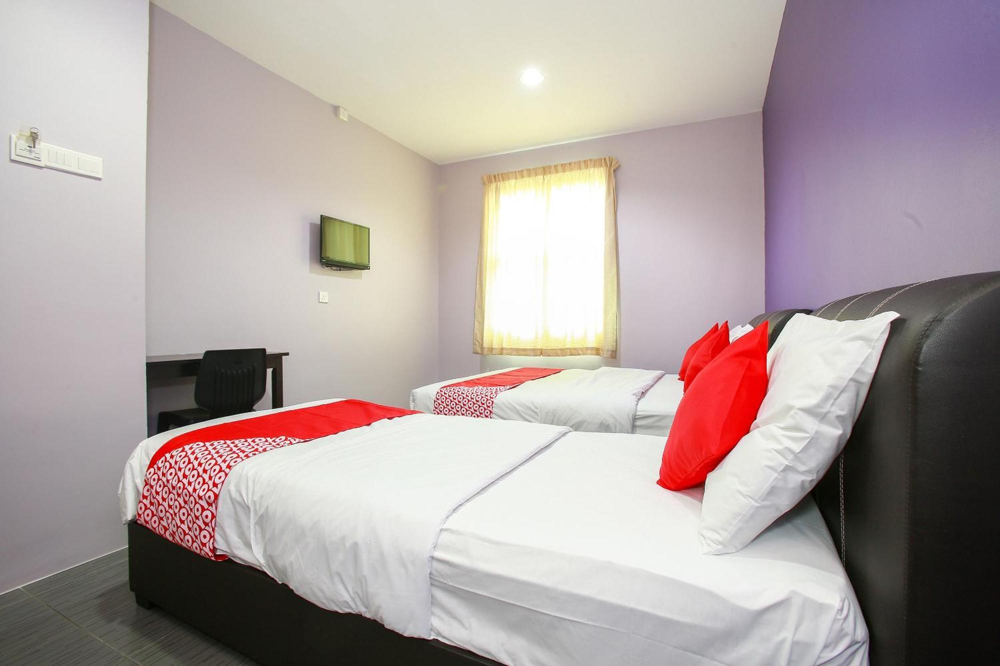 Oyo 89332 De Hotel Teluk Intan Eksteriør bilde