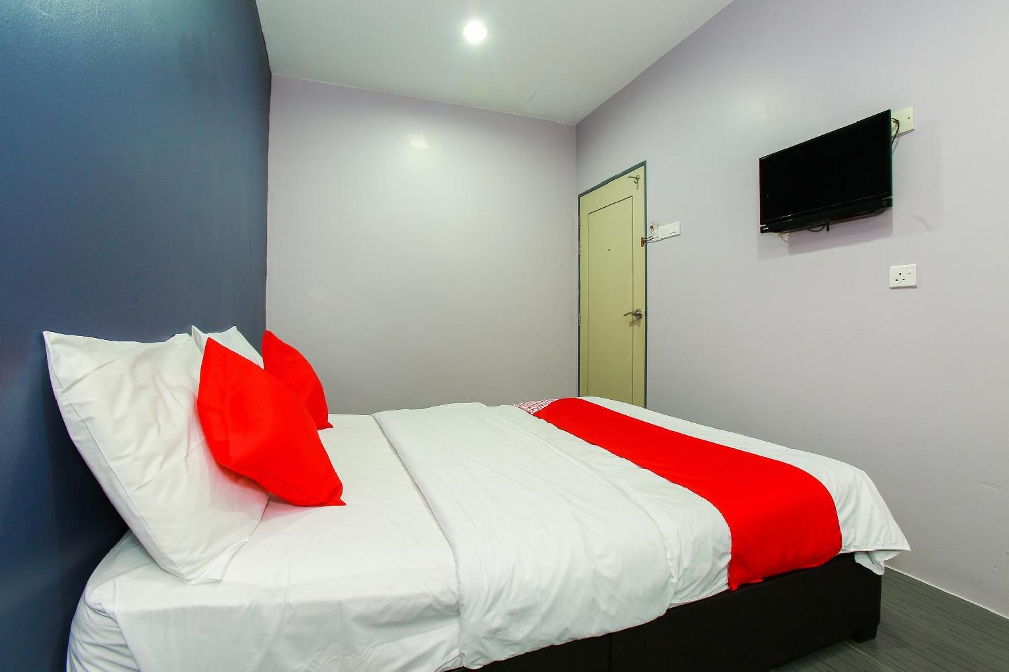 Oyo 89332 De Hotel Teluk Intan Eksteriør bilde